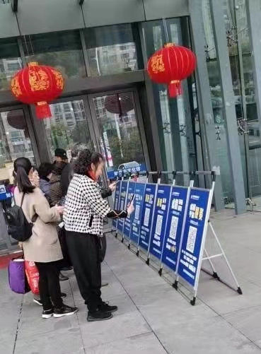 劉亞東調(diào)研六國產(chǎn)業(yè)扶貧項目